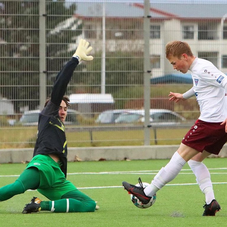 Luke Rae hefur verið duglegur fyrir framan mark mótherja Tindastóls í sumar. Hann er markahæstur í 3. deildinn með 16 mörk í 20 leikjum. MYNDIR: ÓAB