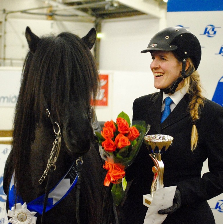 Artemisia og Korgur, glæsilegir sigurvegarar fjórgangskeppni KS-Deildarinnar 2016. Mynd/KS-Deildin á Facebook.