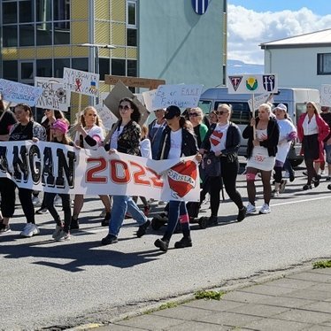 Druslugangan gengin framhjá ráðhúsinu.
Mynd: IÖF