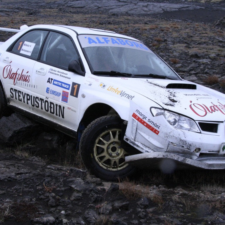 Baldur Haraldsson og Aðalsteinn Símonarson höfnuðu utan vegar og féllu úr leik er þeir urðu fyrir því óhappi að spindilkúla gaf sig. Ljósm./Guðný Guðmarsdóttir.