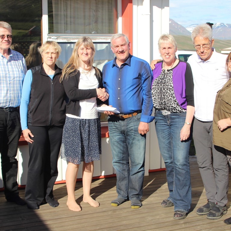 Stjórn Krabbameinsfélags Skagafjarðar ásamt Pálma og Ásu/Mynd: BG