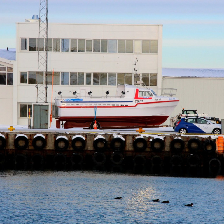 Frá sjósetningu Öglu í febrúar á seinasta ári, fyrsta bátsins sem Mótun smíðaði. Mynd: SG.