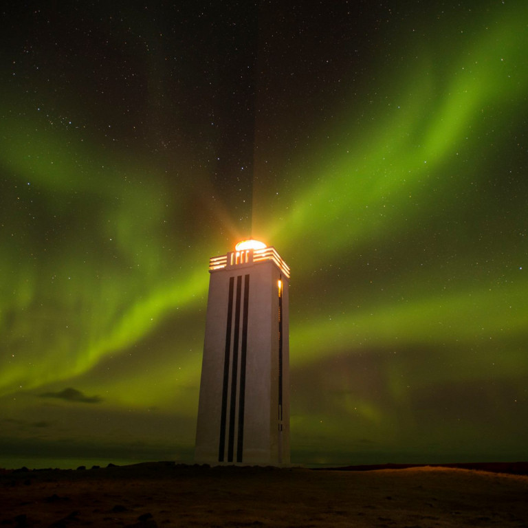 Himinninn logaði glatt við Kálfshamarsvík