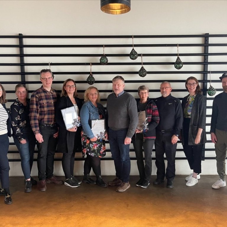 Viðurkenningarhafar, ásamt sveitastjórn og nefndarmönnum.MYND AF HEIMASÍÐU HÚNAÞINGS