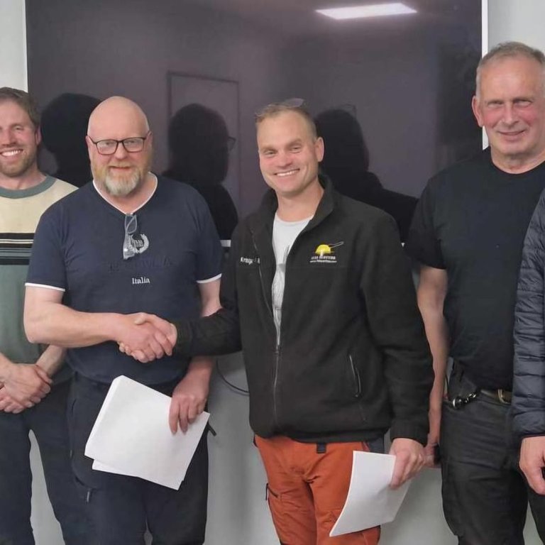 Stjórn Veiðifélags Blöndu og Svartár með Kristjáni Páli Rafnssyni forvígismanni Fish Partner. Samningurinn öðlaðist gildi í gær eftir samþykkt félagsfundar. Frá vinstri: Guðmundur Haukur Jakobsson, Guðlaugur Torfi Sigurðsson, Guðmundur formaður og Kristján Páll. Þá koma Guðmundur Guðbrandsson og Jón Ingi Guðmundsson. MYND.GRH