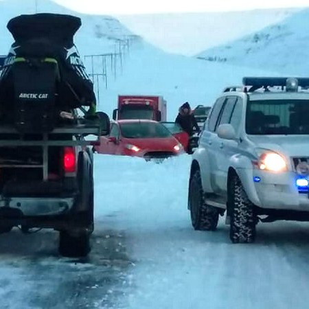 Grétar hvetur alla til að virða vegalokanir enda er mikið í húfi, ekki bara fyrir þann sem ákveður að brjóta bannið. Mynd: Grétar Ásg.