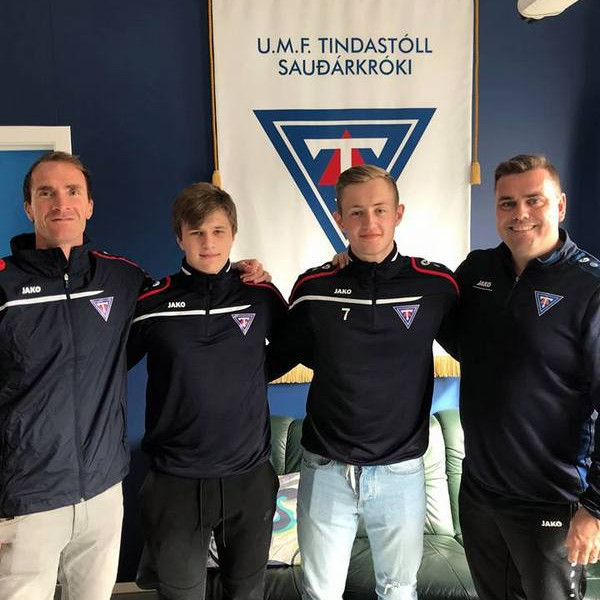 Þjálfararnir Bjarki Árnason og Guðjón Örn Jóhannsson ásamt Pétri Guðbirni Sigurðarsyni og Sverri Hrafni Friðrikssyni. Mynd af FB síðu Stuðningsmenn knattspyrnudeildar Tindastóls.