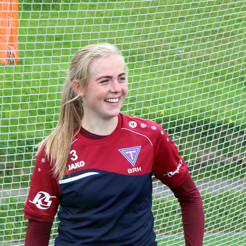 Fyrirliðinn, Bryndís Rut Haraldsdóttir, sætti sig ekki við neitt annað en sigur og sá um það sjálf að gera út um leikinn með þriðja marki Tindastóls. Mynd: PF.