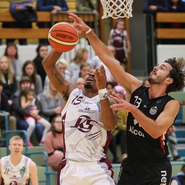 Urald King sýndi lipra takta í leiknum í gær. MYND: HJALTI ÁRNA