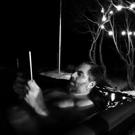 Halldór nýtir frístundirnar gjarna til lestrar. Aðsend mynd.