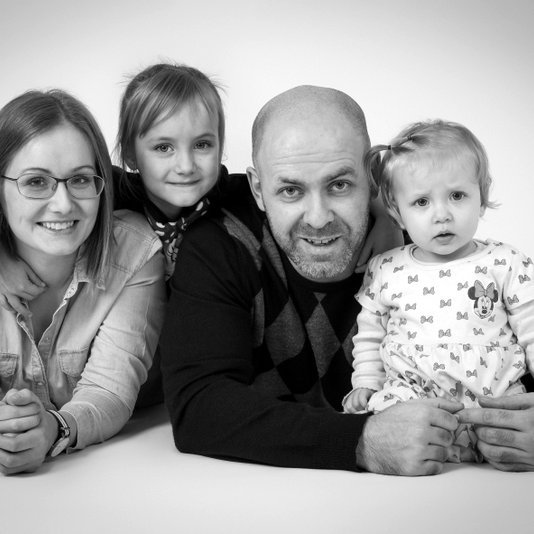 Ólöf Ösp og Snorri Geir með dætrum sínum tveimur. Mynd: Davíð Már.