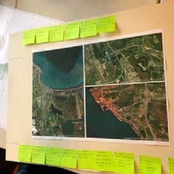 Hugmyndir nemenda voru skjalfestar af hópnum á blöð og kort. Myndir: Álfhildur Leifsdóttir.