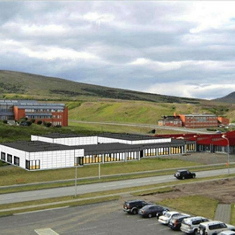 Verknámhúsið ásamt tilvonandi viðbyggingu. Mynd frá Stoð.