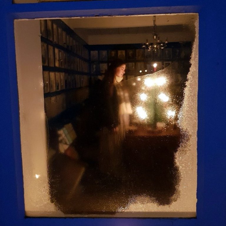 Starfsmaður BSk undirbýr rökkurgöngu.