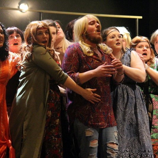 Úr Söngleiknum Hárinu. Mynd: Hulda Signý Jóhannesdóttir.