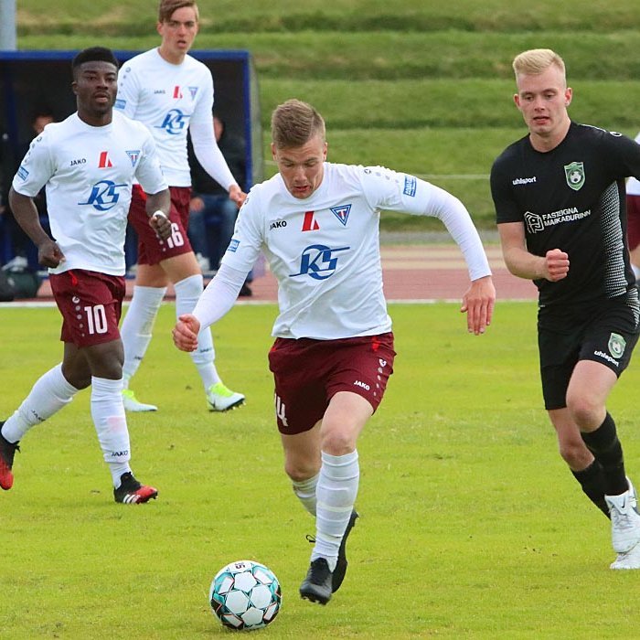 Jónas Aron með boltann í leiknum í gær. MYND: ÓAB