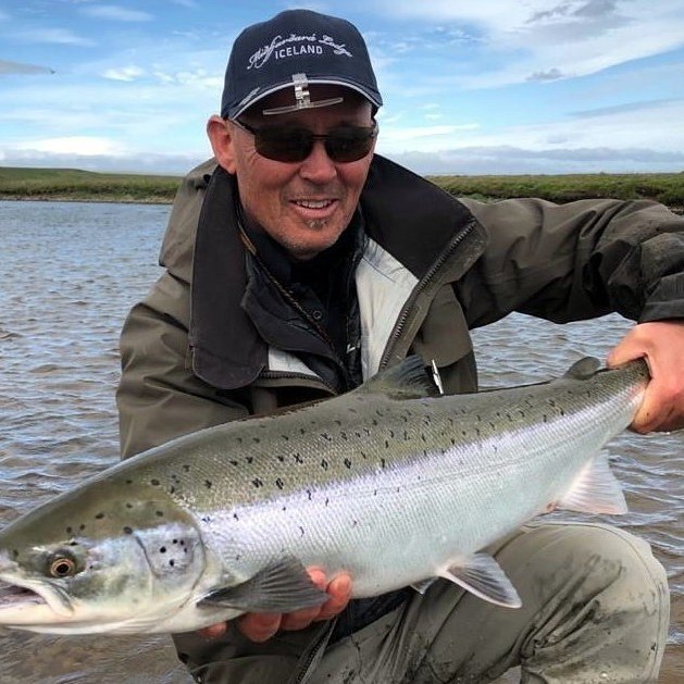 Lax úr Miðfjarðará. Ljósm: FB/midfjardaralodge