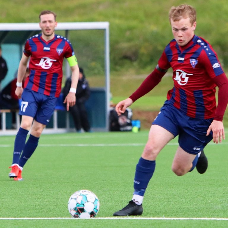 Luke Rae hefur verið iðinn við kolann í sumar. Hér er hann við það að skora í leik gegn Elliða fyrr í sumar. MYND: ÓAB