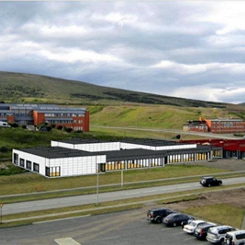 Á myndinni má sjá fyrirhugaða stækkun verknámshúss Fjölbrautaskóla Norðurlands vestra á Sauðárkróki sem kynnt hafa verið fyrir sveitarfélögunum á svæðinu. Samkvæmt teikningum sem lagðar hafa verið fram er um að ræða 1200 fermetra viðbyggingu og er kostnaðurinn áætlaður um 720 milljónir króna. Mynd: Verkfræðistofan STOÐ á Sauðárkróki