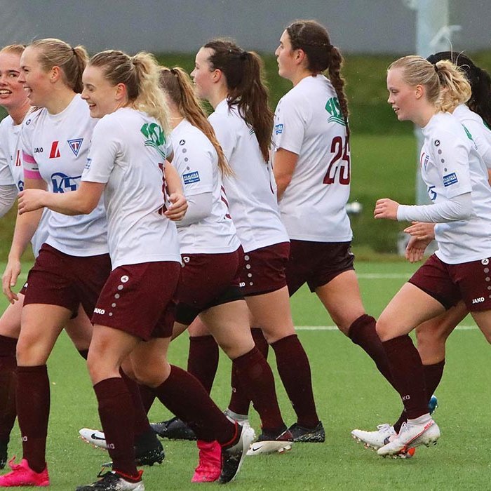 Stólastúlkur fagna. MYND: ÓAB