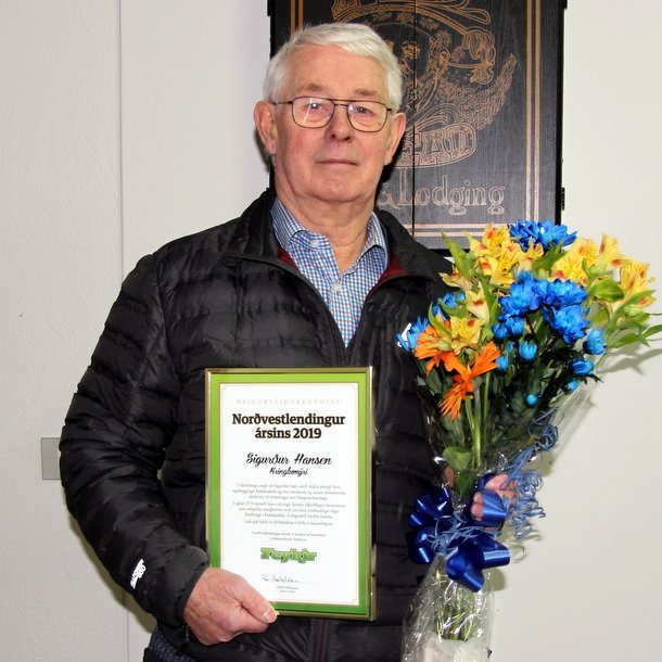 Sigurður Hansen í Kringlumýri í Blönduhlíð hlaut flest atkvæði í kjöri til Manns ársins 2019. Í tilnefningu segir um Sigurð: „Uppbyggingin á Kakalaskála er stórmerkilegt þrekvirki og ekki síður eitt merkasta og mesta útilistaverk landsins, til minningar um Haugsnesbardaga. Í sumar opnaði hann sýningu fjórtán alþjóðlegra listamanna sem sköpuðu margbrotin verk um hina stórkostlegu sögu Sturlunga, í Kakalaskála sem ber heitið Á söguslóð Þórðar kakala. Svo í dauða tímanum gaf hann út á haustdögum ljóðabókina Glóðir.“