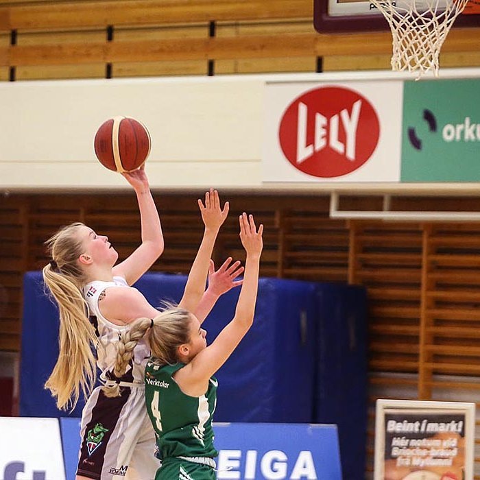 Marín Lind sækir að körfu Njarðvíkinga um síðustu helgi. Hún átti fínan leik í dag. MYND: HJALTI ÁRNA
