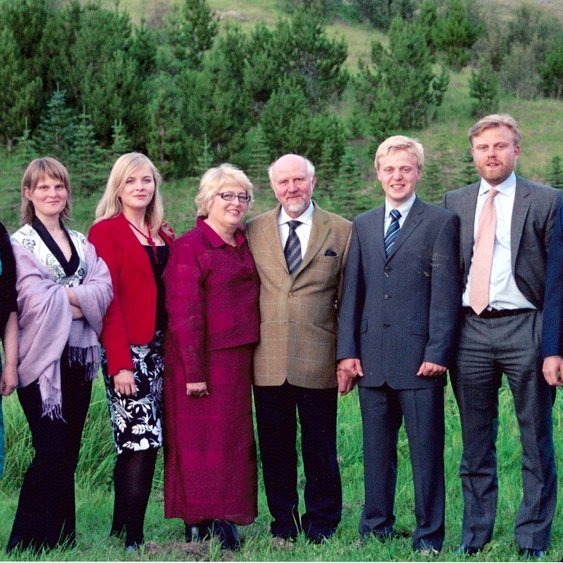 Fjölskyldumynd af okkur en þetta var jú eitt stórt fjölskylduátak: Ingibjörg J. Kolka, Laufey Erla, Katrín Kolka, Ingibjörg Sólveig B. Kolka, Jón, Páll Valdimar Kolka, Ásgeir og Bjarni.