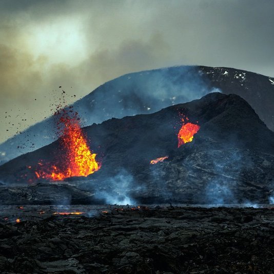 Sigurður Ingi Pálsson fór á gosstöðvarnar á dögunum og tók meðfylgjandi myndir. Hann segir að fyrir þá sem hafa áhuga á að fara að gosinu til að mynda væri gott ráð að taka með sér a.m.k. 100mm linsu.