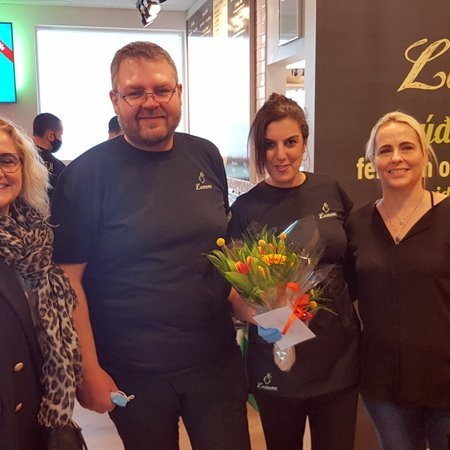 Stefán Jónsson og Hasna Boucham ásamt Unni Guðríði Indriðadóttur, markaðsstjóra Lemon og Jóhönnu Soffíu Birgisstjóri framkvæmdastjóra en þær eru báðar eigendur Lemon samsteypunnar. Mynd: PF.