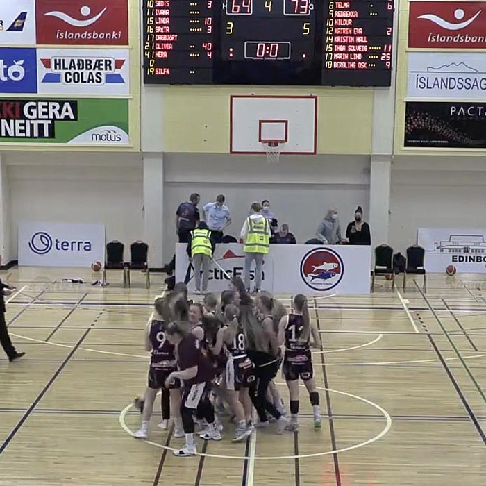 Stólastúlkur fagna í leikslok. SKJÁSKOT