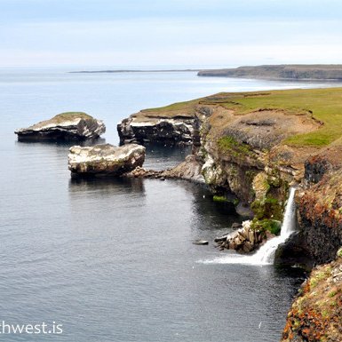 Króksbjarg og Fossárfoss í Skagabyggð. Mynd: Northwest.is.
