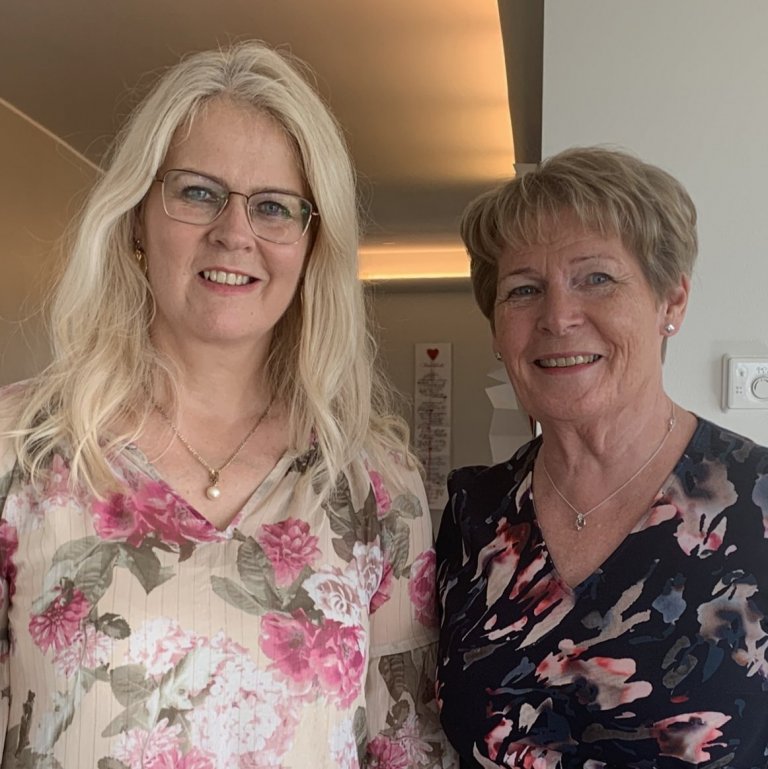 Helga Rós Indriðadóttir, sópransöngkona og Elín S. Sigurðardóttir, safnstjóri. Mynd: Olga Jóhannesson.