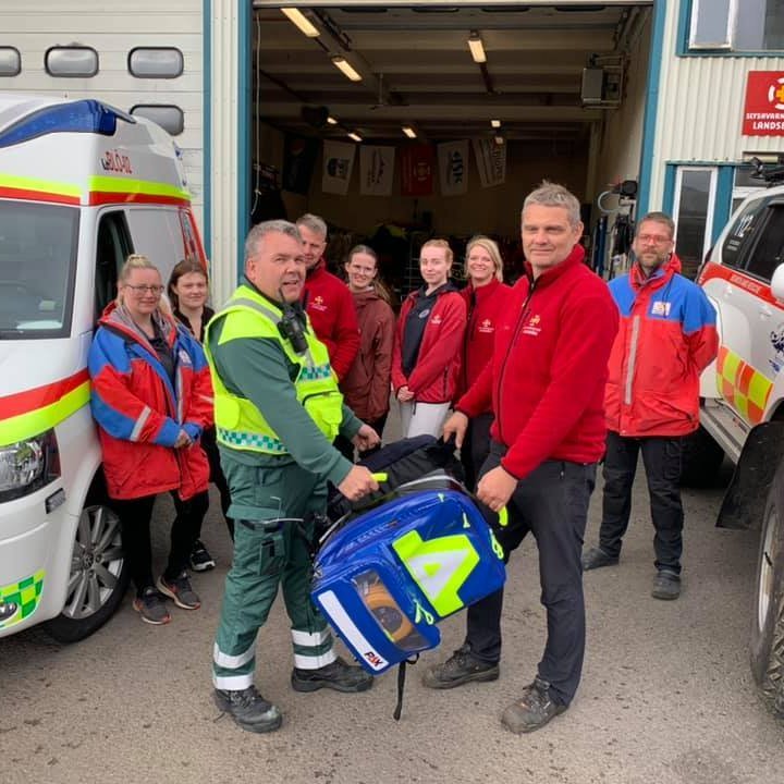 Við afhendinguna í gær. Mynd: Aðsend