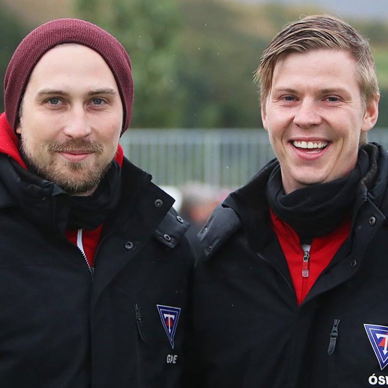 Guðni Þór og Óskar Smári að loknum síðasta leik þeirra beggja í brúnni hjá Stólastúlkum. MYND: ÓAB