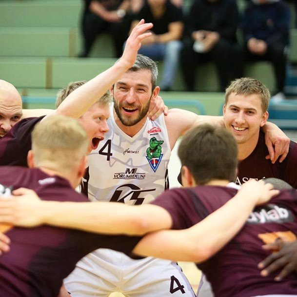 Stólarnir kampakátir. Myndin reyndar tekin fyrir leikinn gegn Valsmönnum í síðustu viku. MYND: HJALTI ÁRNA