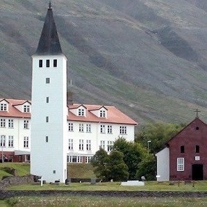 Hátíðaguðsþjónusta var tekin upp í Hóladómkirkju nú í desember og verður hún sýnd á N4 á jóladag kl. 15:00 og á annan í jólum kl. 13:00.