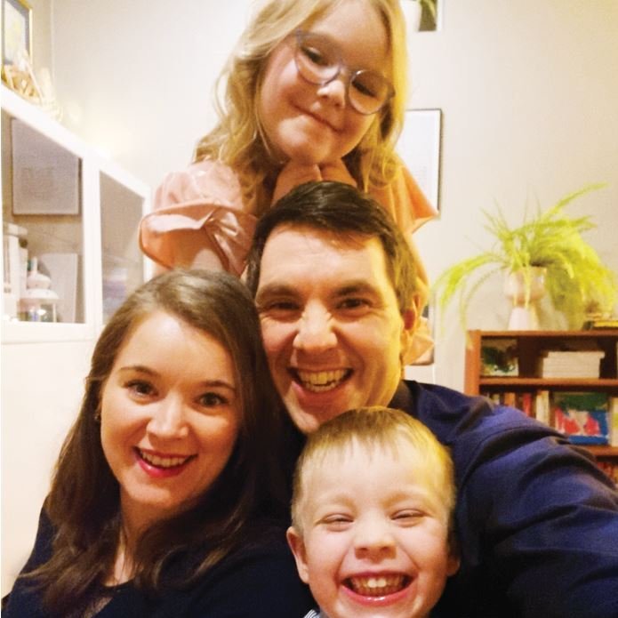 Anna og Andrés ásamt börnunum tveimur. MYND AÐSEND