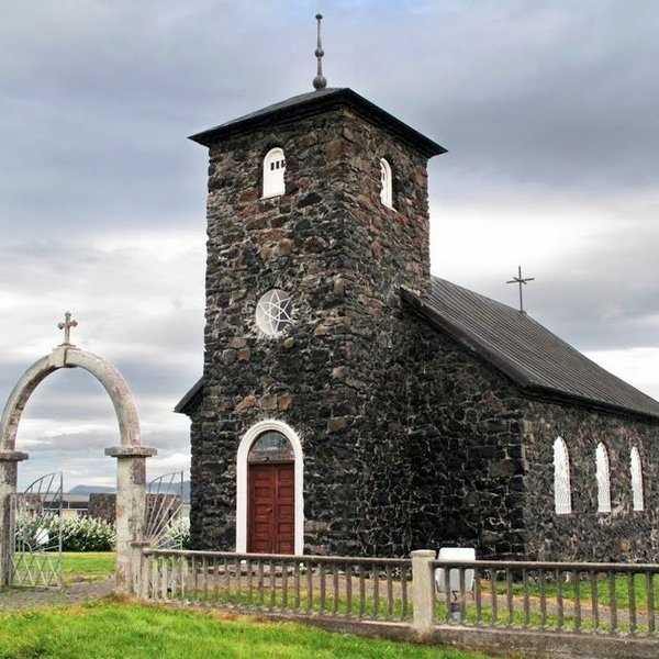 Þingeyrakirkja. Mynd af Netinu.