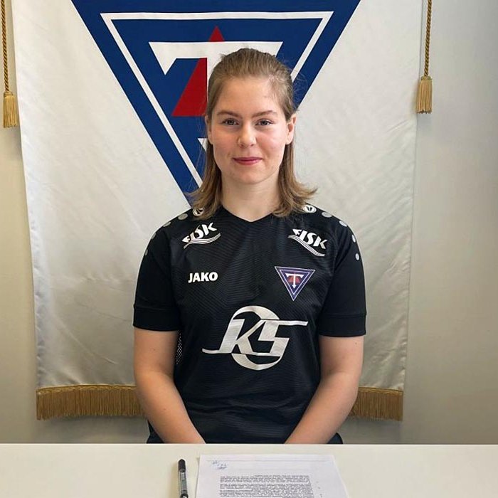 Margrét Rún við undirskrift samningsins. MYND: TINDASTÓLL.IS