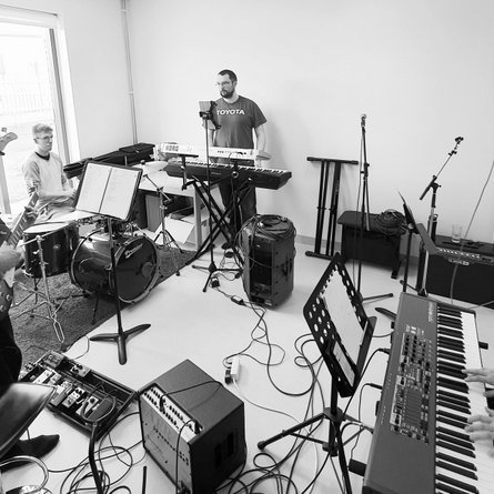 Æft af krafti fyrir tónleika sem haldnir verða í Félagsheimilinu á Hvammstanga á skírdag. Myndir: Aldís Olga Jóhannesdóttir.