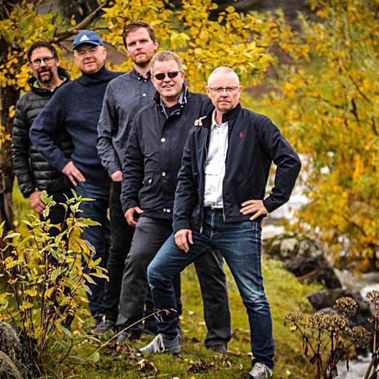 Slagarasveitin klár í slaginn. MYND AF FB