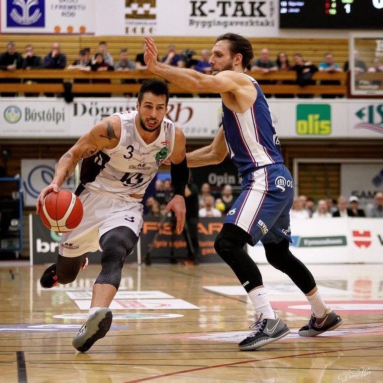 Zoran Vrkic með boltann í leik gegn Keflvíkingum í vor. MYND: DAVÍÐ MÁR