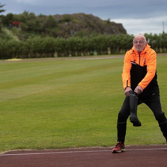 Einbeittur keppandi í stígvélakasti. Mynd: Umfi.is.