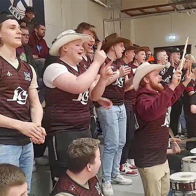 Stuðningsmannalið Tindastóls í góðum gír. SKJÁSKOT AF SÍÐU TINDASTÓLS