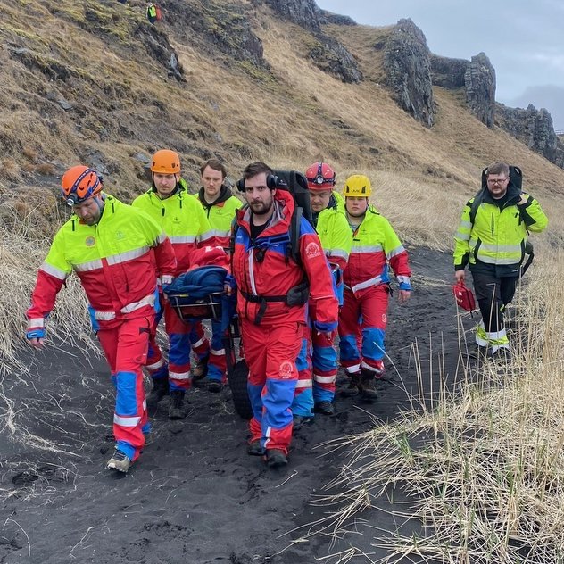 Frá vettvangi slyssins við Hvítserk í gærkvöldi. Myndir: Landsbjörg.