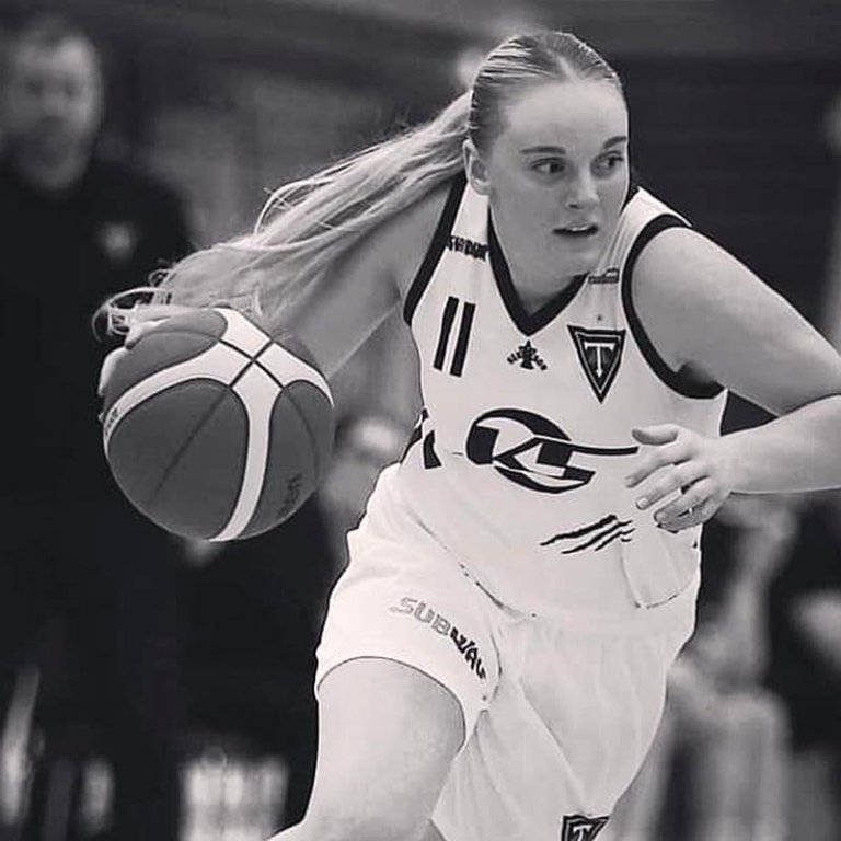 Eva Rún með boltann.