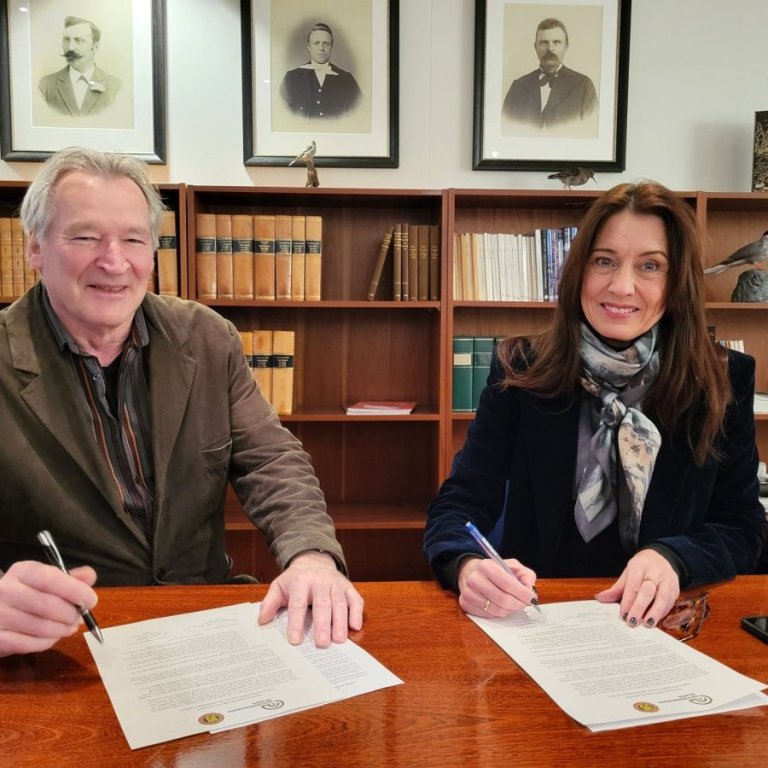 Hólmfríður Sveinsdóttir rektor Háskólans á Hólum og Hilmar J. Malmquist forstöðumaður Náttúruminjasafns Íslands. MYND HOLAR.IS