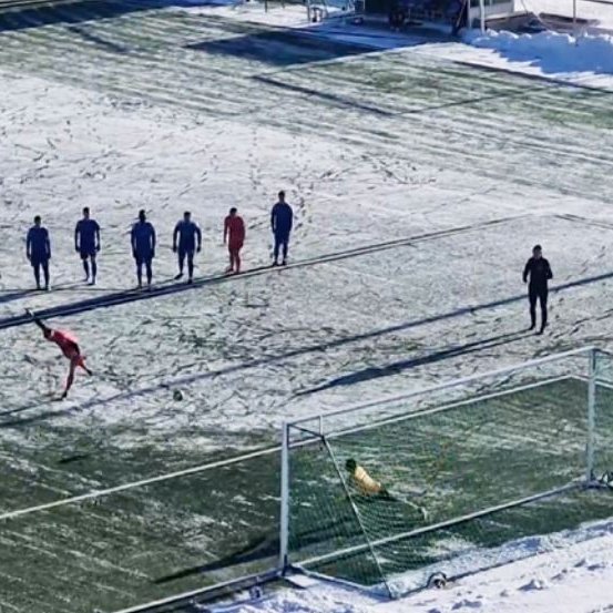 Hér er Kristinn Andrason að taka vítaspyrnuna. MYND SNIPPUÐ AF VIDEÓI AF FACEBOOKSÍÐUNNI AÐDÁENDASÍÐA KORMÁKS/HVATAR