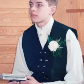 Hér er Jóhannes á fermingardaginn sjálfan í Miklabæjarkirkju, stórglæsilegur í íslenska hátíðarbúningnum.