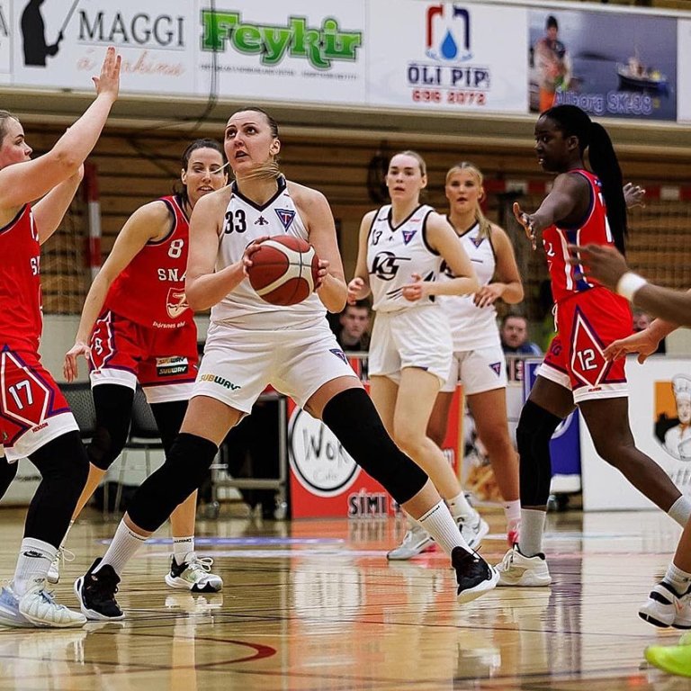 Uppáhalds Serbinn okkar, Emese Vida, átti ágætan leik í gær og stóð upp úr í liði Tindastóls – eins og hún gerir auðvitað alltaf sama hvað. MYND: DAVÍÐ MÁR